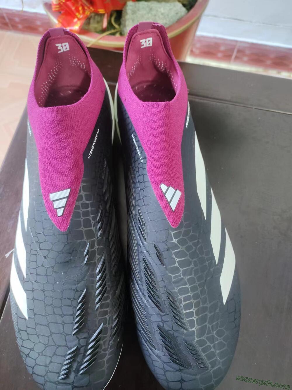Adidas Predator Accuracy+ FG Low-Tops Football Boots - Black/White/Pink