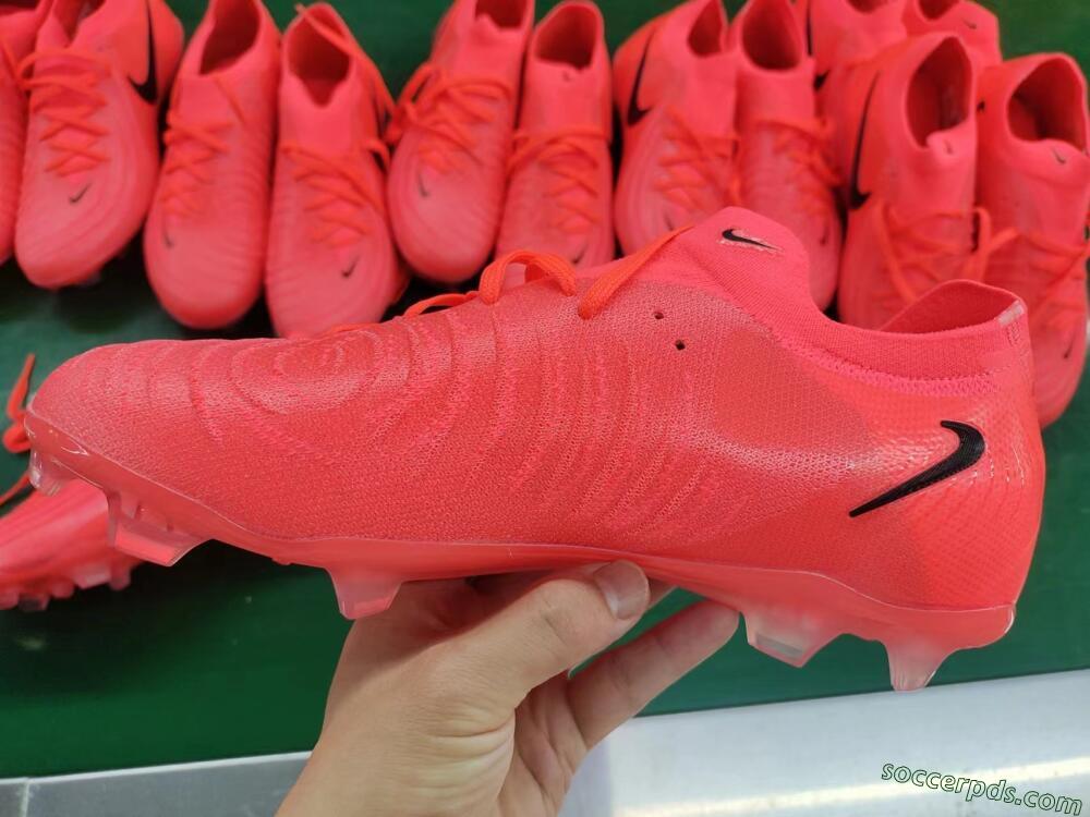 Nike Phantom Luna 2 Elite LV8 FG Low-Tops Football Boots - Red/Black/Pink