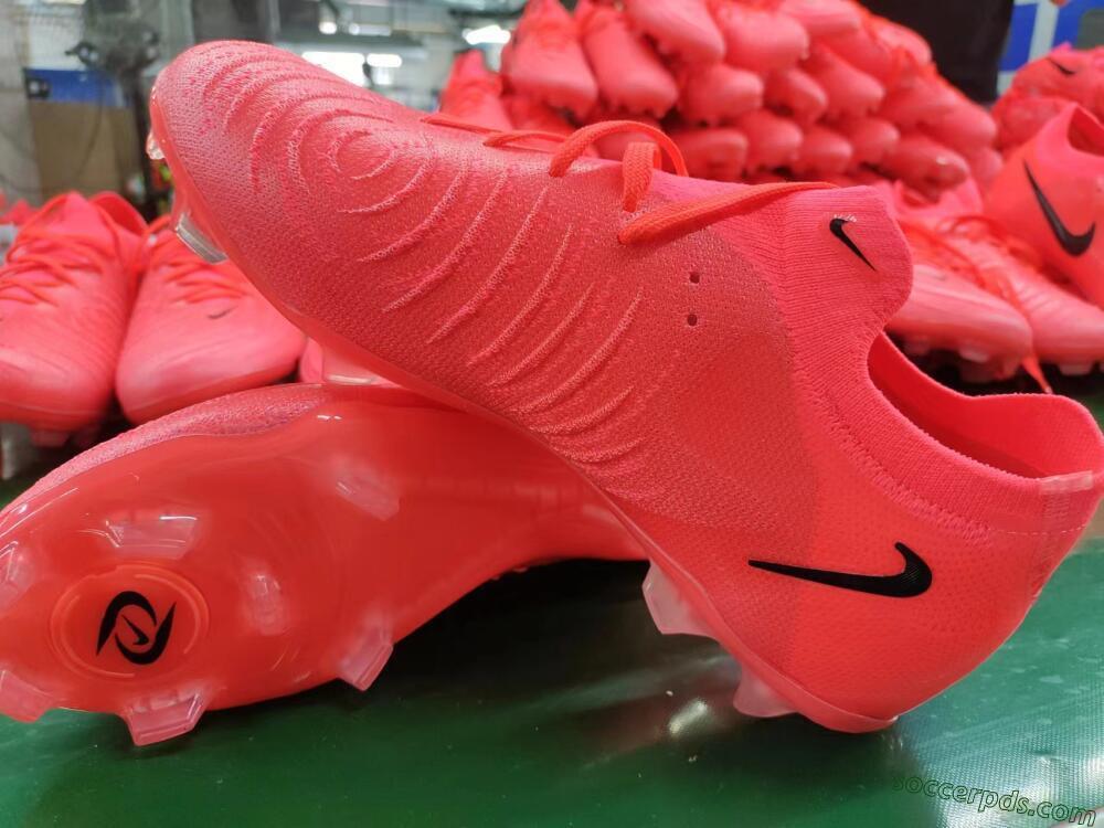 Nike Phantom Luna 2 Elite LV8 FG Low-Tops Football Boots - Red/Black/Pink