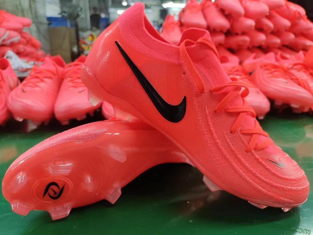 Nike Phantom Luna 2 Elite LV8 FG Low-Tops Football Boots - Red/Black/Pink