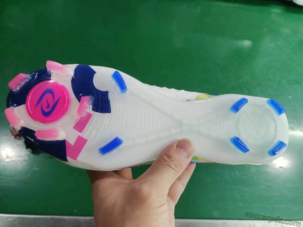 Nike Phantom Luna Elite NU FG Low-Tops Football Boots - Beige/Blue/Yellow/Pink