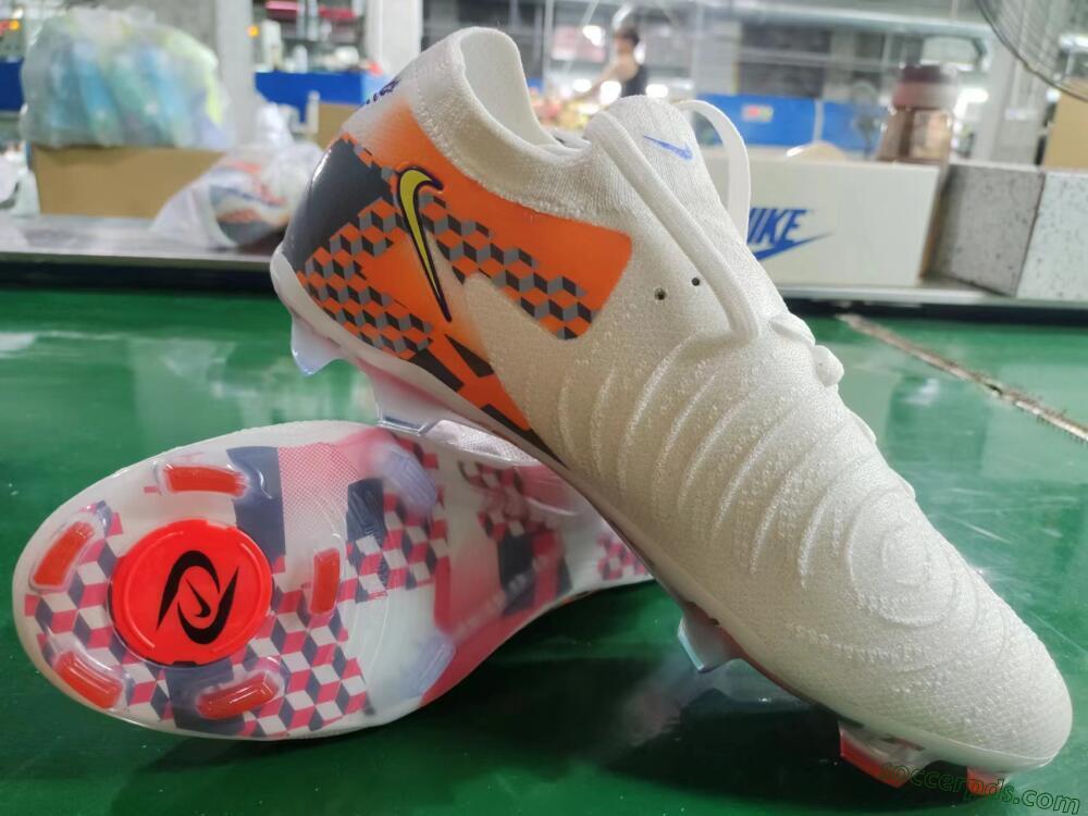 Nike Phantom Luna 2 Elite Olympics 2024 FG Low-Tops Football Boots - White/Multicolor