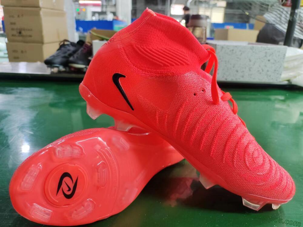 Nike Phantom Luna 2 Elite LV8 FG High-Tops Football Boots - Red/Black/Pink