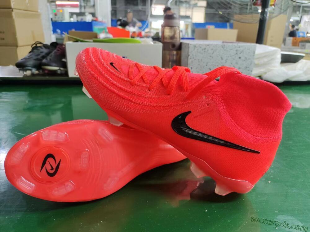 Nike Phantom Luna 2 Elite LV8 FG High-Tops Football Boots - Red/Black/Pink