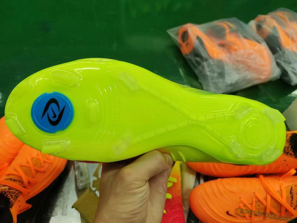 Nike Phantom Luna Elite NU FG Low-Tops Football Boots - Yellow/Black/Orange