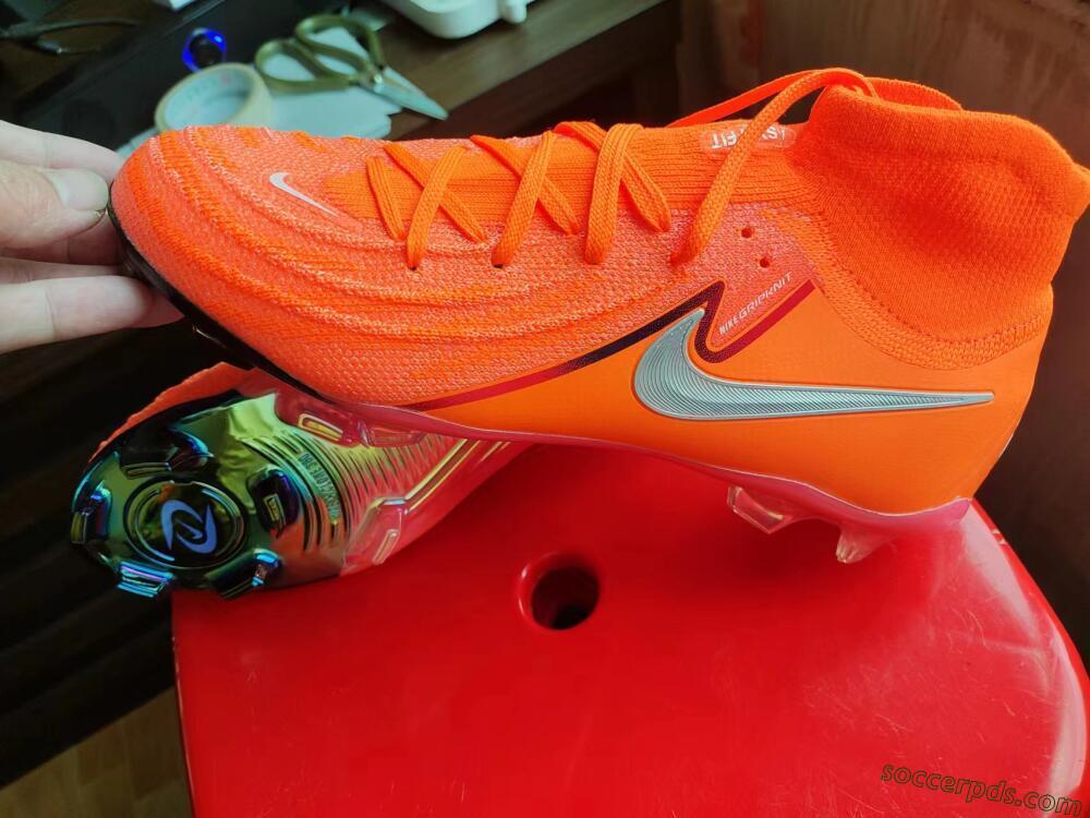 Nike Phantom Luna Elite FG High-Tops Football Boots - Red/Black/Gold