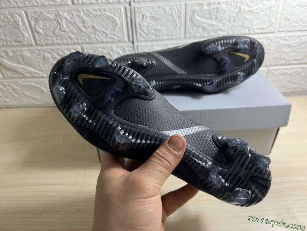 Nike Phantom GT 2 FG Low-Tops Football Boots - Black/Silver/Gold