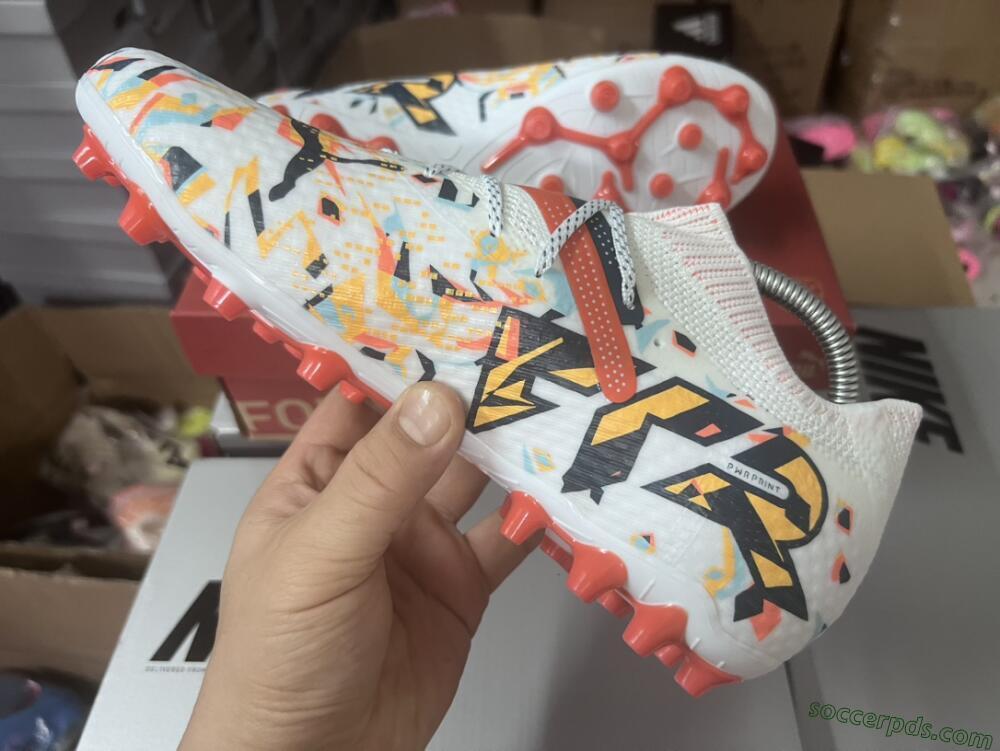 Puma Future Ultimate MG Low-Tops Football Boots - White/Blue/Yellow