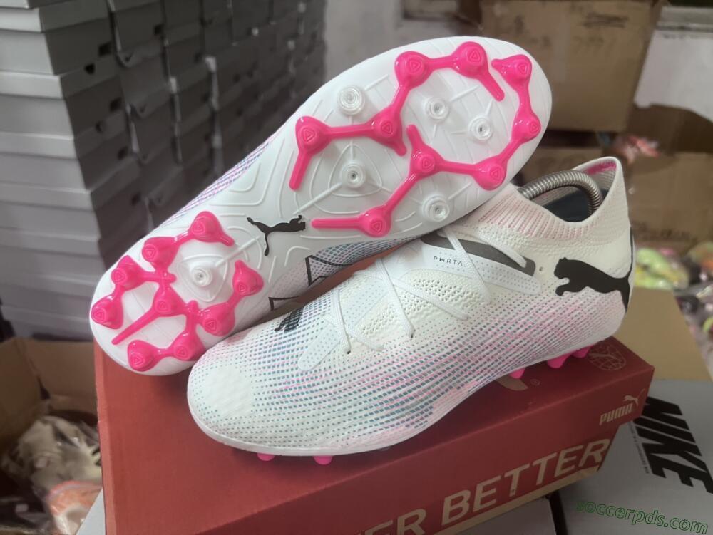 Puma Future Ultimate MG Low-Tops Football Boots - White/Blue/Pink