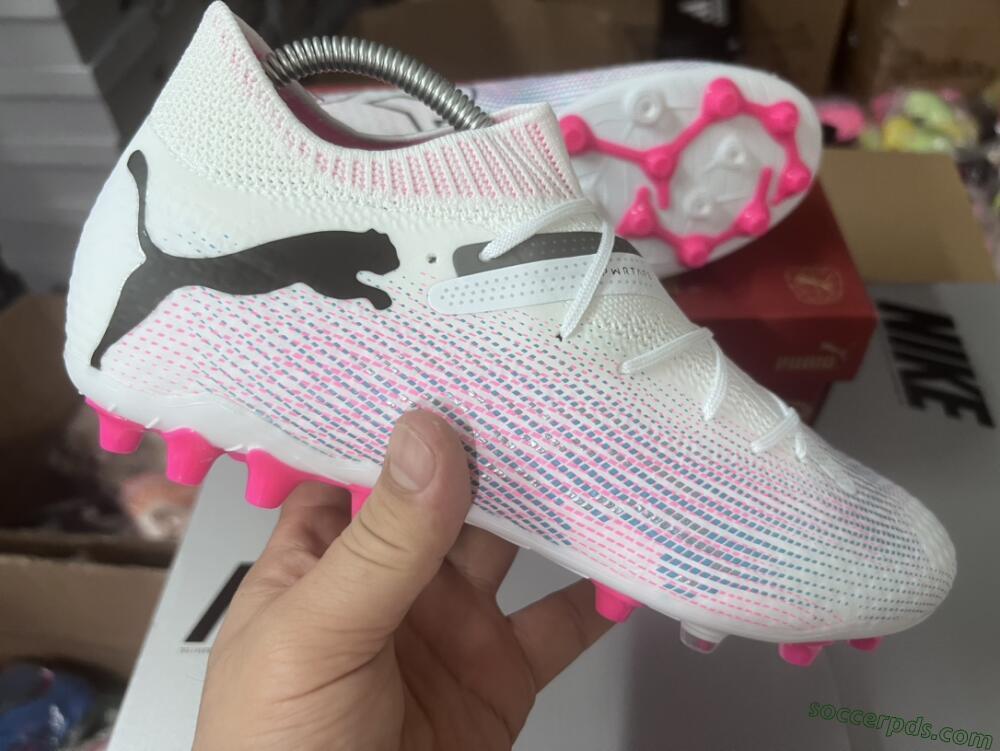 Puma Future Ultimate MG Low-Tops Football Boots - White/Blue/Pink