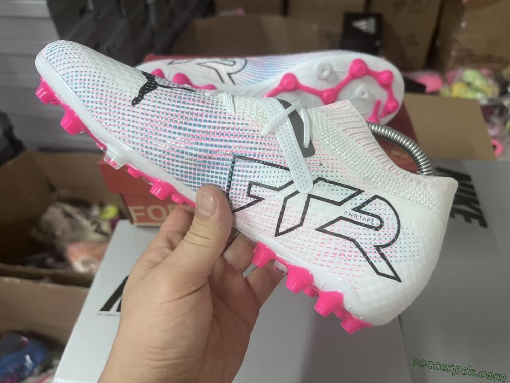 Puma Future Ultimate MG Low-Tops Football Boots - White/Blue/Pink