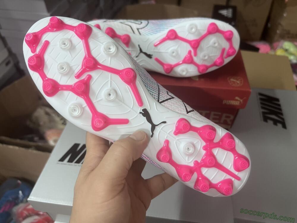 Puma Future Ultimate MG Low-Tops Football Boots - White/Blue/Pink