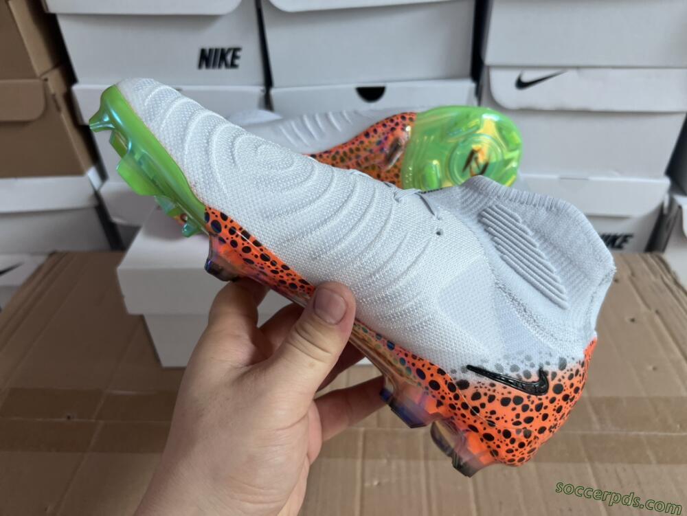 Nike Phantom Luna Elite NU FG High-Tops Football Boots - White/Black/Orange