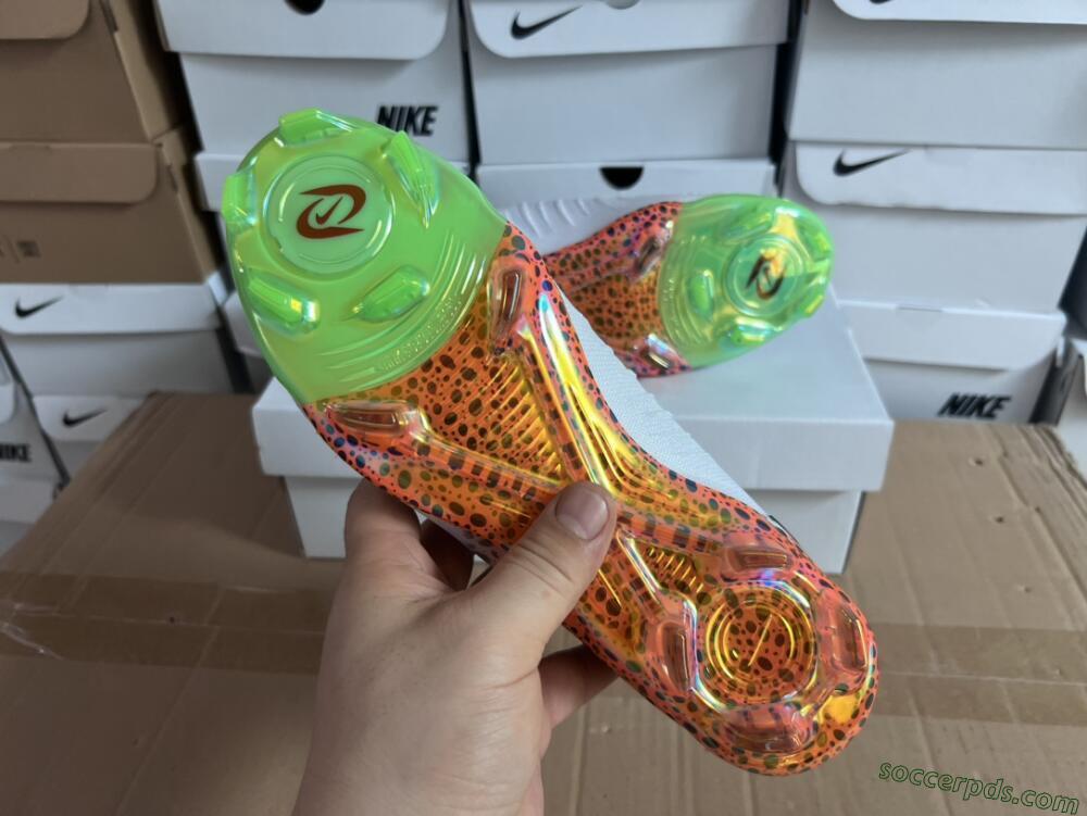 Nike Phantom Luna Elite NU FG High-Tops Football Boots - White/Black/Orange