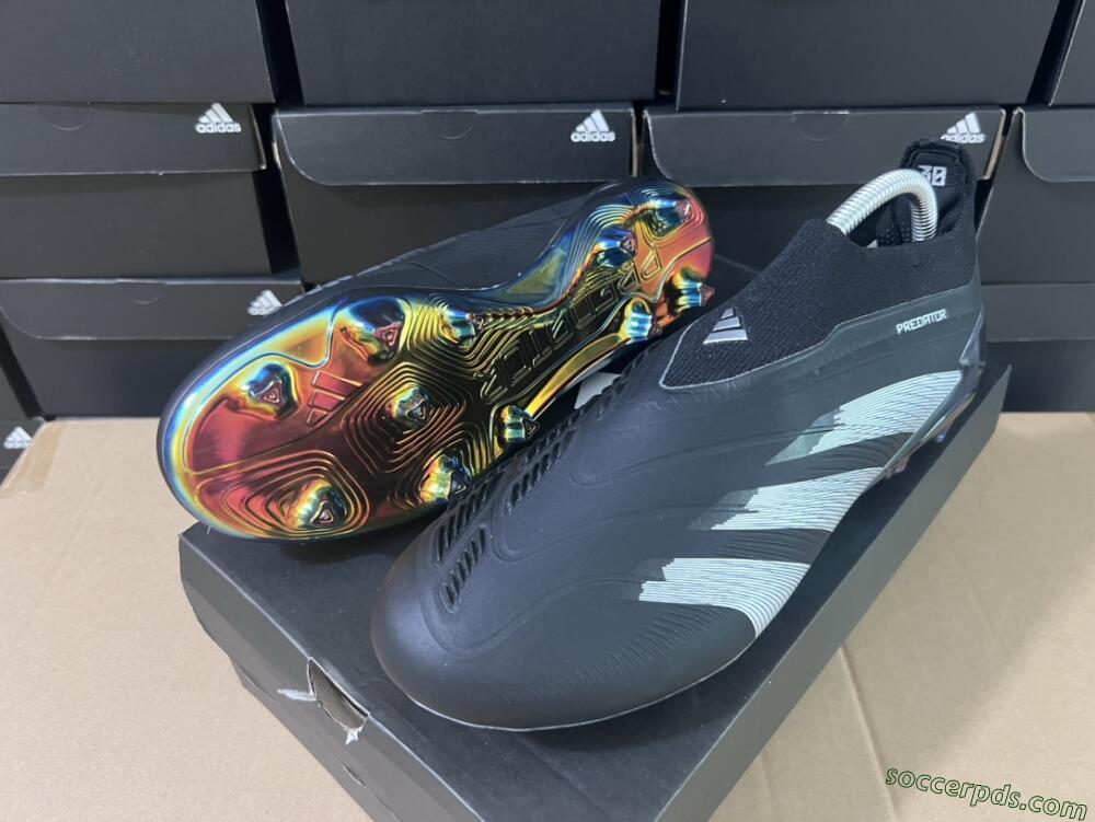Adidas Predator Accuracy+ Laceless FG Low-Tops Football Boots - Black/Silver