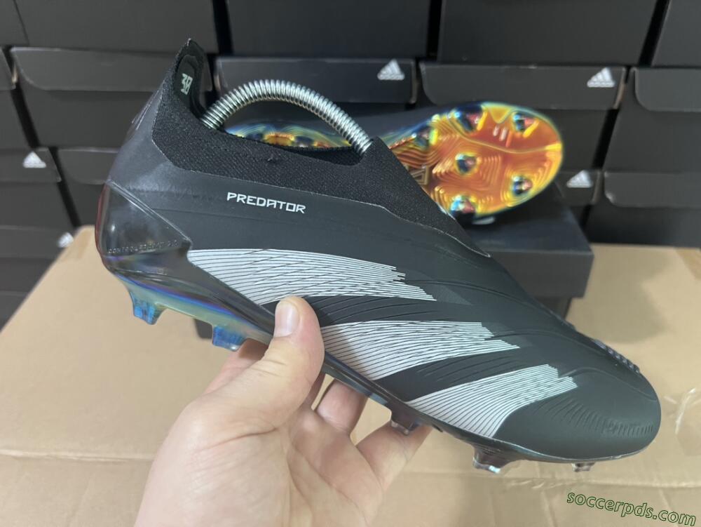 Adidas Predator Accuracy+ Laceless FG Low-Tops Football Boots - Black/Silver