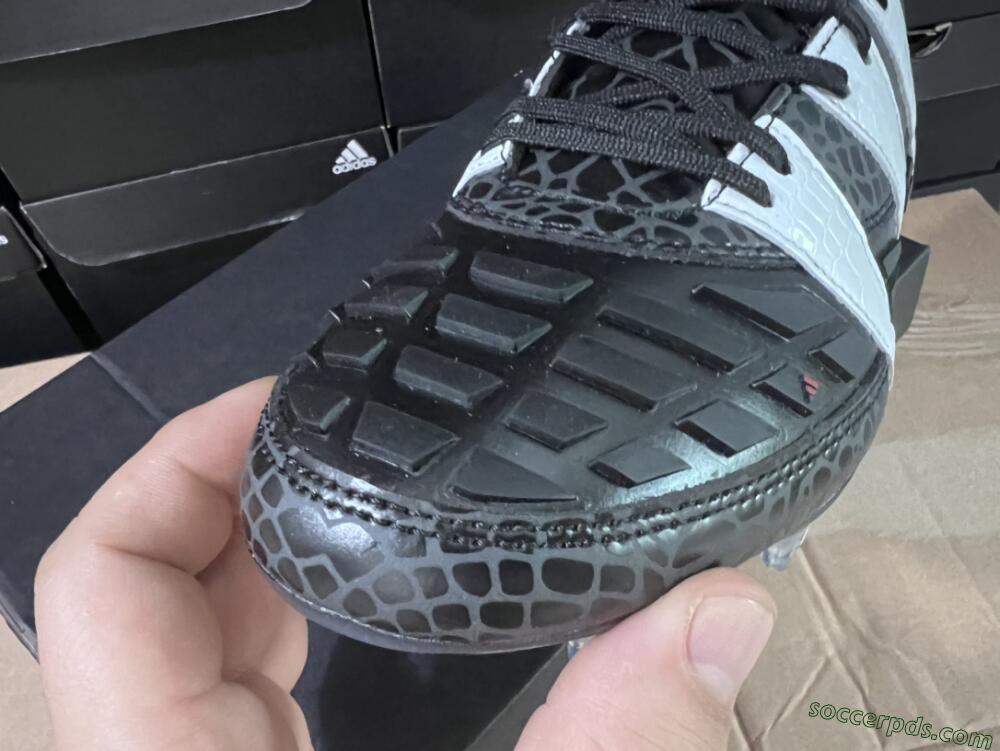 Adidas Predator Accelerator 94 FG Low-Tops Football Boots - Black/White/Red