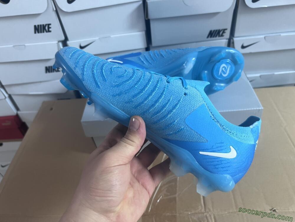 Nike Phantom Luna Elite NU FG Low-Tops Football Boots - Light Blue/White