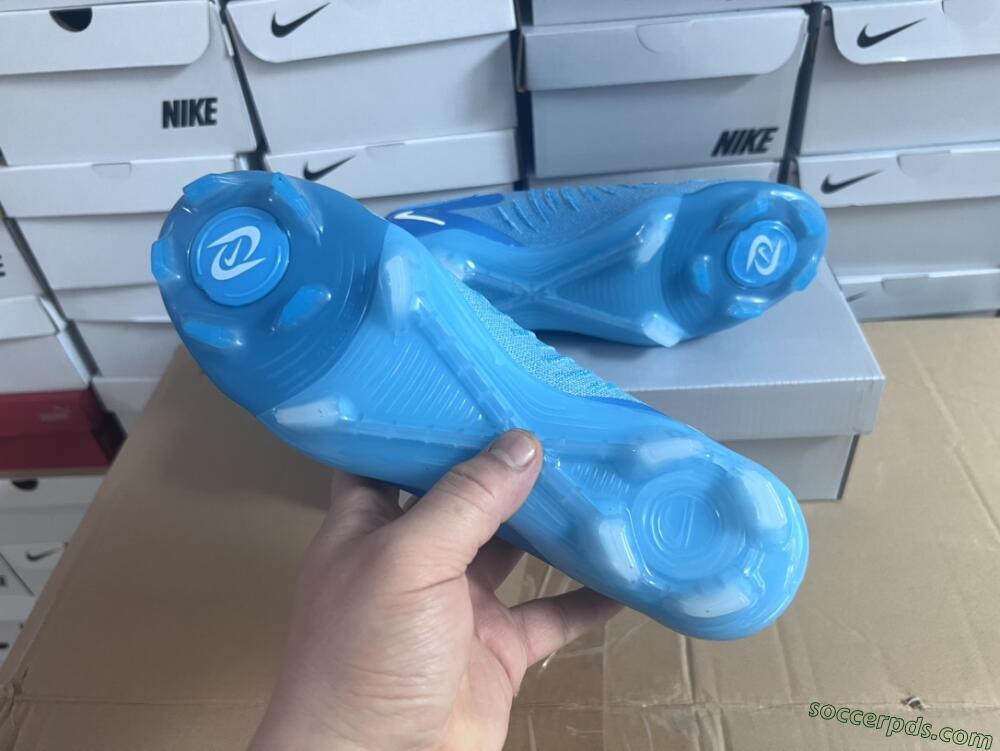 Nike Phantom Luna Elite NU FG Low-Tops Football Boots - Light Blue/White