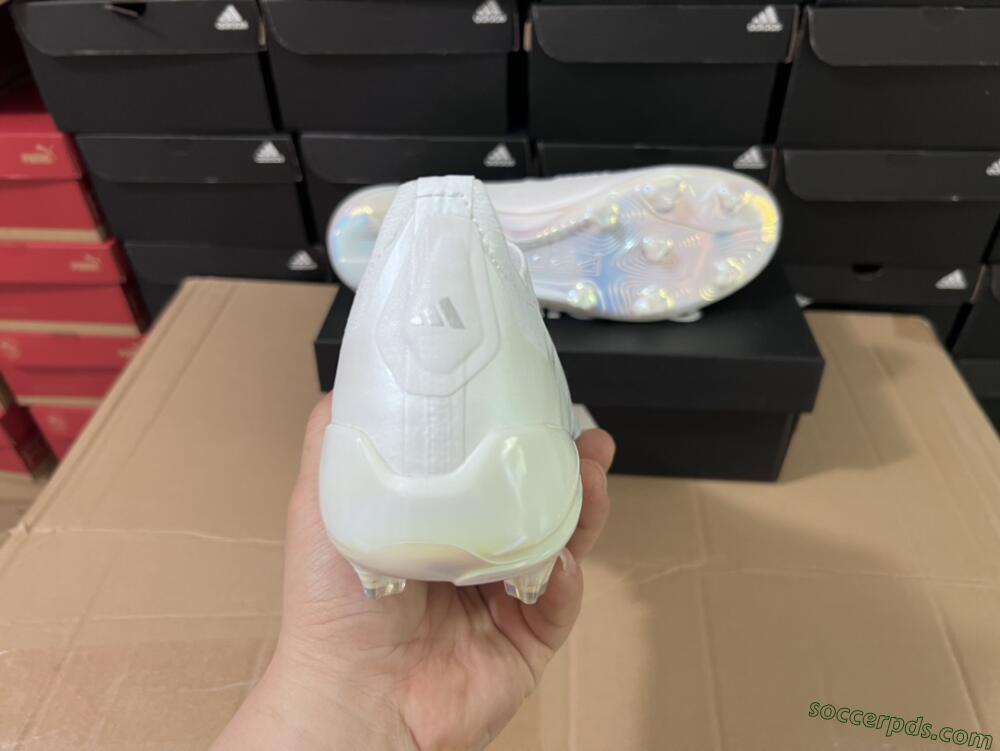 Adidas Predator Elite Laceless FG Low-Tops Football Boots - White/Silver