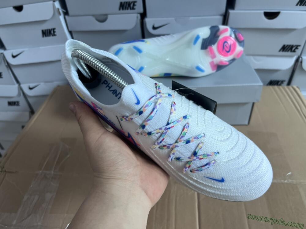 Nike Phantom Luna Elite NU FG Low-Tops Football Boots - Beige/Blue/Yellow/Pink