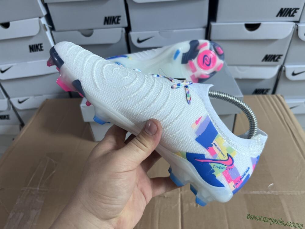 Nike Phantom Luna Elite NU FG Low-Tops Football Boots - Beige/Blue/Yellow/Pink
