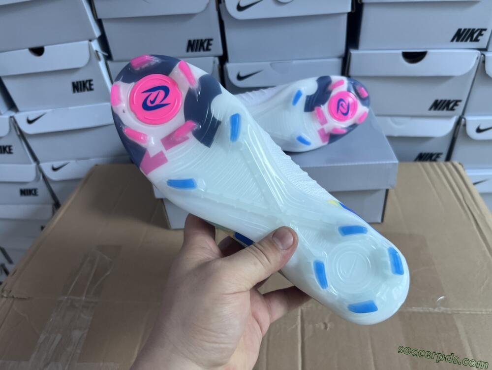 Nike Phantom Luna Elite NU FG Low-Tops Football Boots - Beige/Blue/Yellow/Pink
