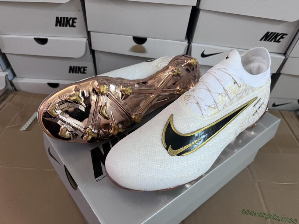 Nike Phantom GX Elite United Golden Pack FG Low-Tops Football Boots - White/Metallic Gold/Black