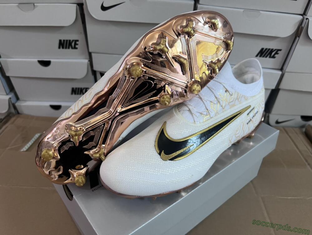 Nike Phantom GX Elite United Golden Pack FG Low-Tops Football Boots - White/Metallic Gold/Black
