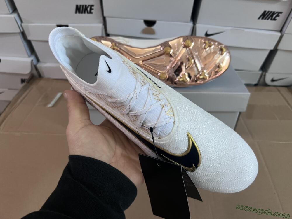 Nike Phantom GX Elite United Golden Pack FG Low-Tops Football Boots - White/Metallic Gold/Black