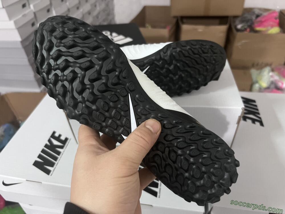 Nike Phantom Luna Elite NU FG High-Tops Football Boots - White/Black/Gold
