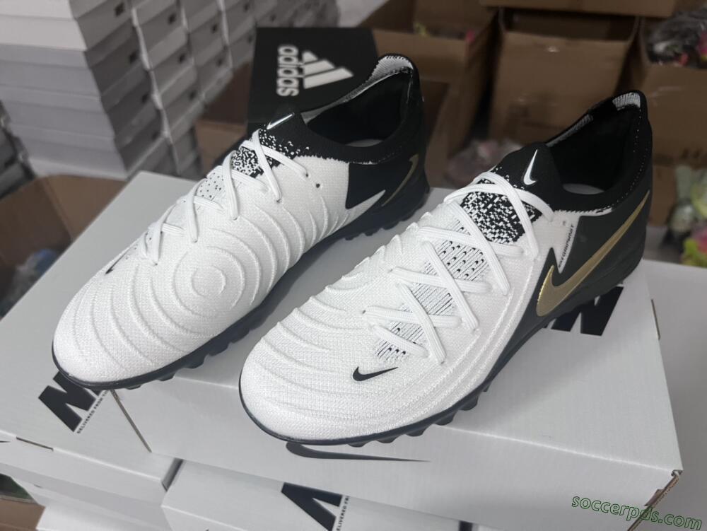 Nike Phantom Luna Elite NU FG Low-Tops Football Boots - White/Black/Gold
