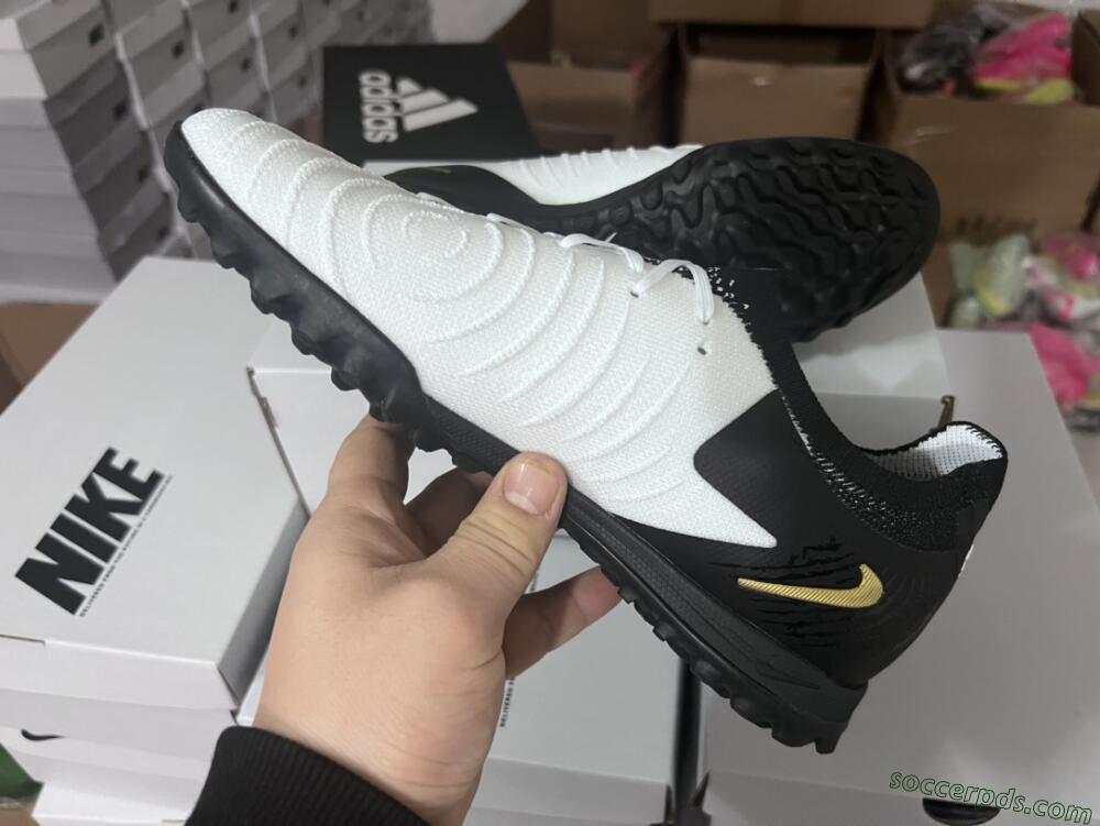Nike Phantom Luna Elite NU FG Low-Tops Football Boots - White/Black/Gold