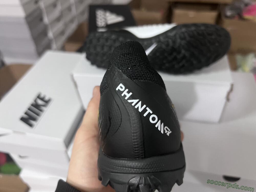 Nike Phantom Luna Elite NU FG Low-Tops Football Boots - White/Black/Gold