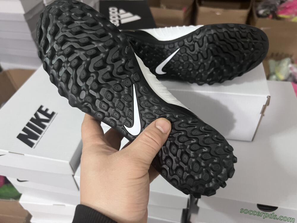 Nike Phantom Luna Elite NU FG Low-Tops Football Boots - White/Black/Gold