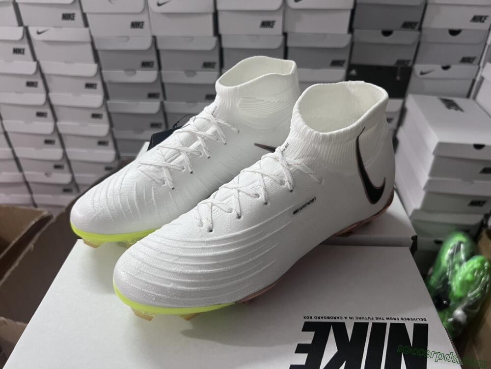 Nike Phantom Luna Elite NU FG High-Tops Football Boots - White/Black/Gold