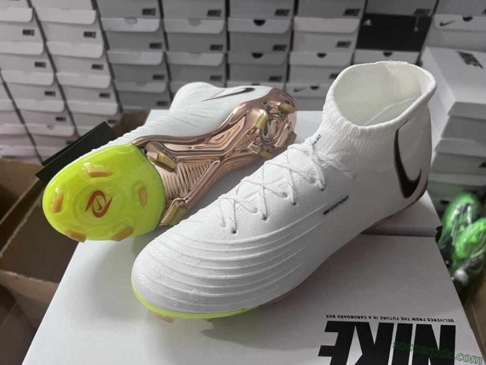 Nike Phantom Luna Elite NU FG High-Tops Football Boots - White/Black/Gold