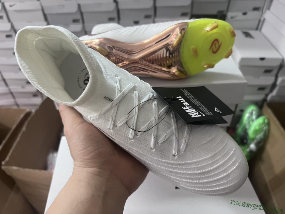 Nike Phantom Luna Elite NU FG High-Tops Football Boots - White/Black/Gold