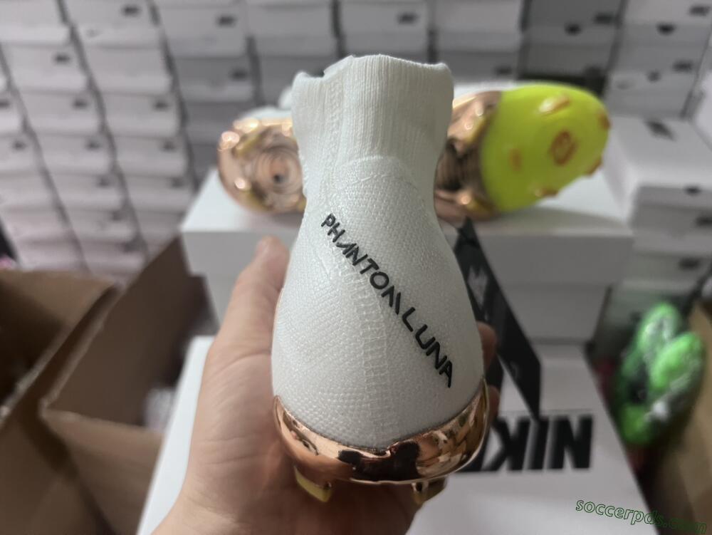 Nike Phantom Luna Elite NU FG High-Tops Football Boots - White/Black/Gold