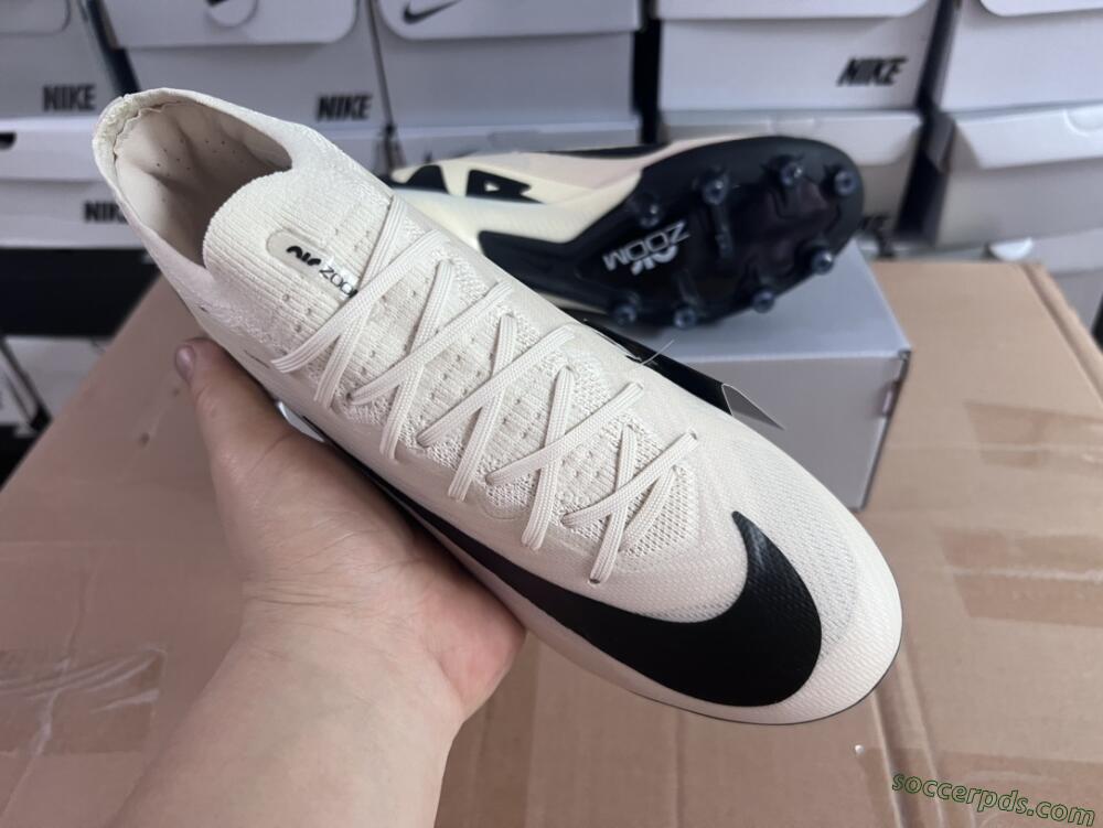 Nike Air Zoom Mercurial Vapor 15 Elite AG Low-Tops Football Boots - Beige/Black