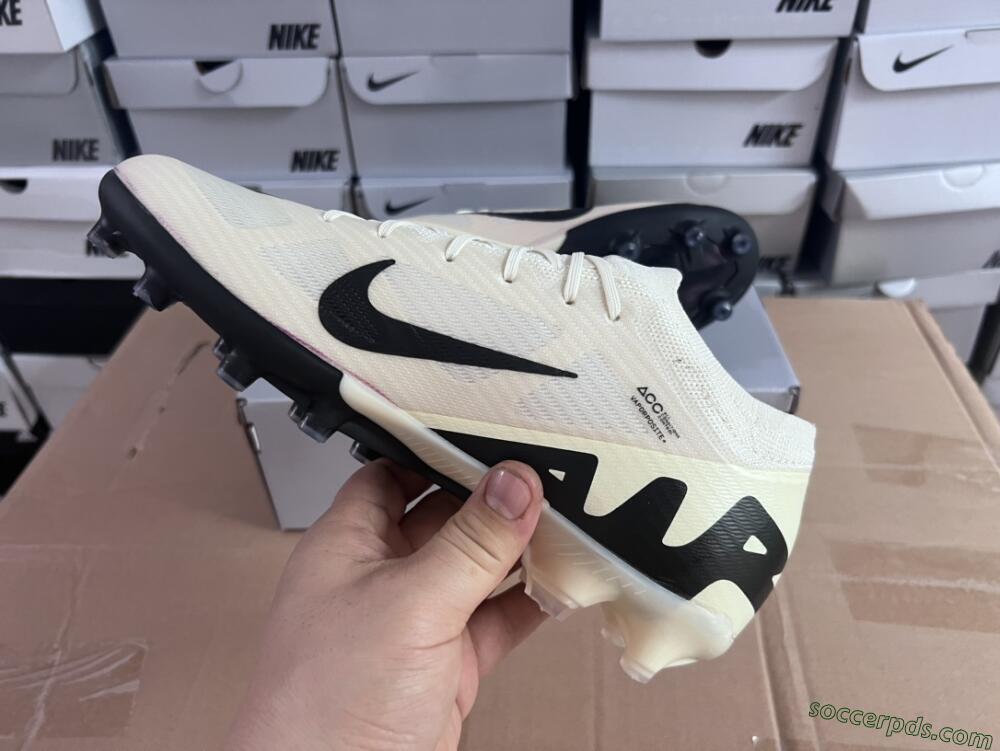 Nike Air Zoom Mercurial Vapor 15 Elite AG Low-Tops Football Boots - Beige/Black