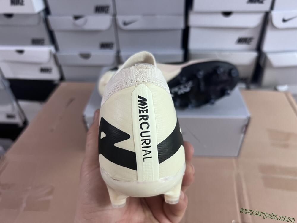 Nike Air Zoom Mercurial Vapor 15 Elite AG Low-Tops Football Boots - Beige/Black