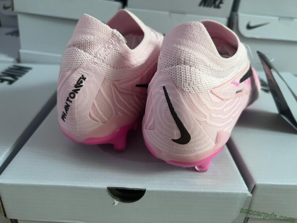 Nike Phantom GX Elite FG Low-Tops Football Boots - Pink/Black/Gold