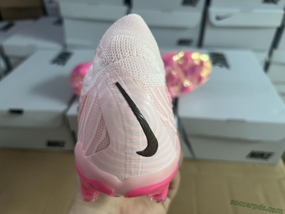 Nike Phantom GX Elite FG Low-Tops Football Boots - Pink/Black/Gold