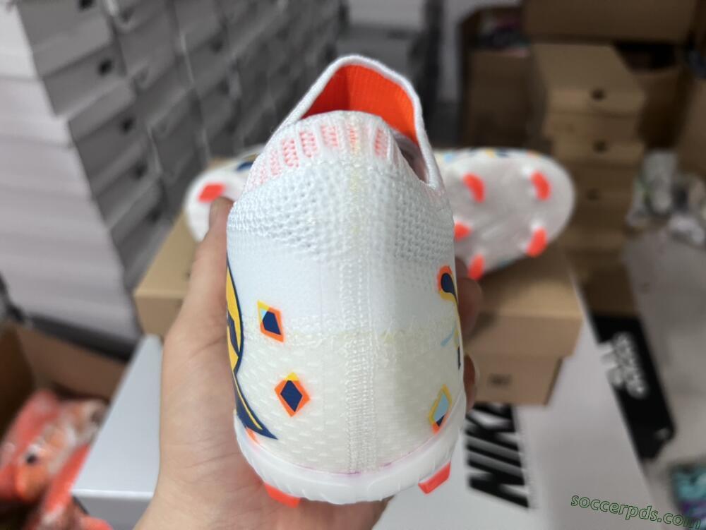 Puma Future FG Low-Tops Football Boots - White/Red/Yellow/Blue/Pink