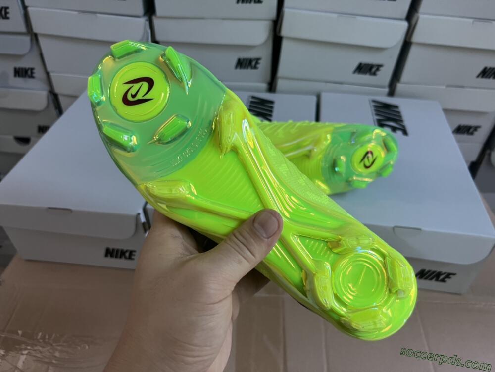 Nike Phantom Luna Elite FG High-Tops Football Boots - Green/Black/White