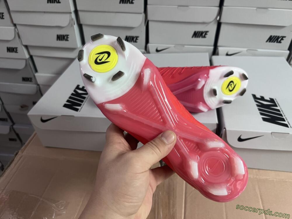 Nike Phantom Luna Elite FG High-Tops Football Boots - Pink/White/Black