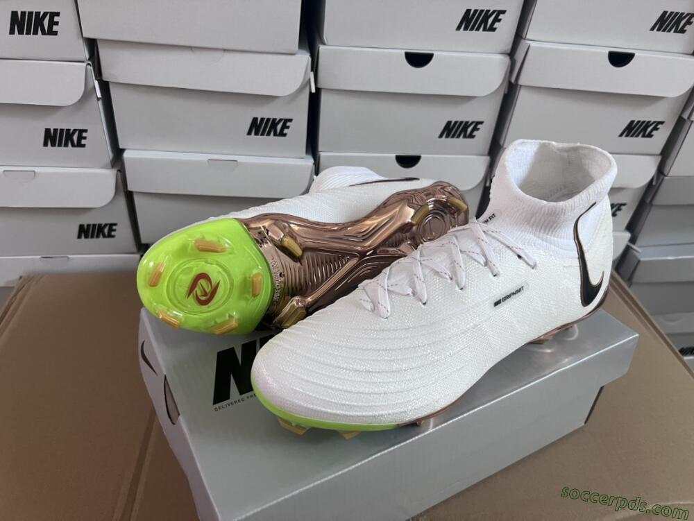 Nike Phantom Luna Elite NU FG High-Tops Football Boots - White/Gold/Black