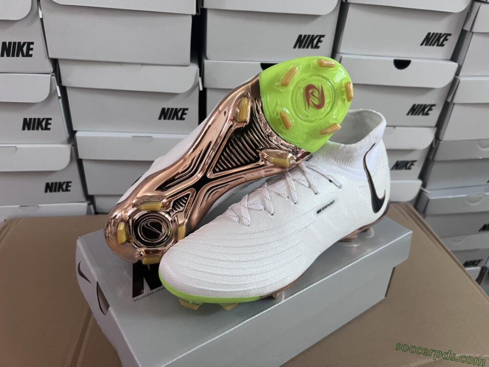 Nike Phantom Luna Elite NU FG High-Tops Football Boots - White/Gold/Black