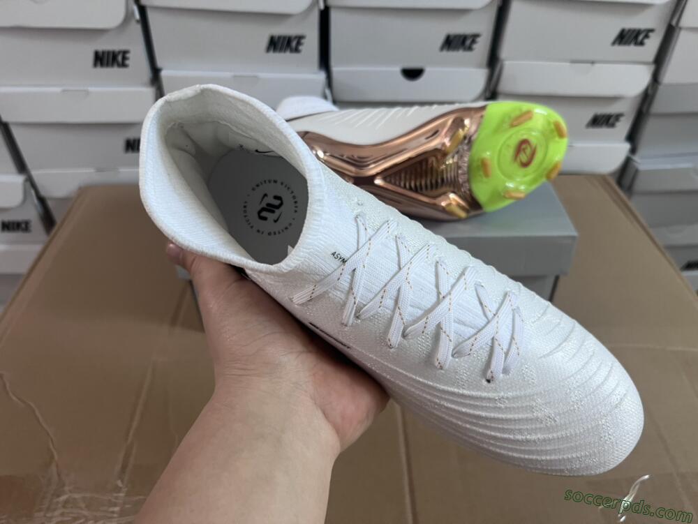 Nike Phantom Luna Elite NU FG High-Tops Football Boots - White/Gold/Black